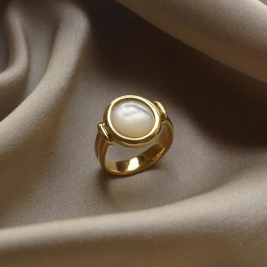 Anello elegante in perle