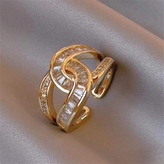 Anello con nodo elegante